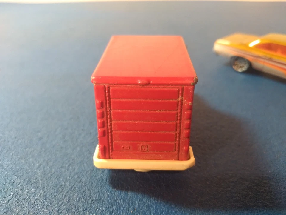 Vintage 1999 Matchbox Delivery Service Truck 1:68 Die Cast Spongebob Squarepants - Image 4 of 4