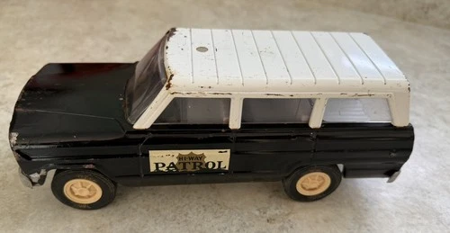 Vintage Tonka Hi-Way Patrol Jeep Old Highway Toy Model Car Pressed Metal Stamped