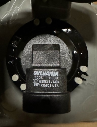 NOS GM Head Lamp Sierra '99-'07, Yukon '00-'06 - Passenger Side #16526136 - Picture 4 of 8