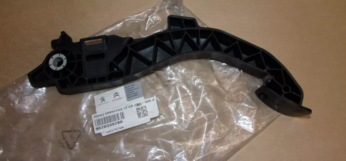 Pédale d'embrayage dure sur 3008 II ? Changez pour le levier d'origine 9820339280
