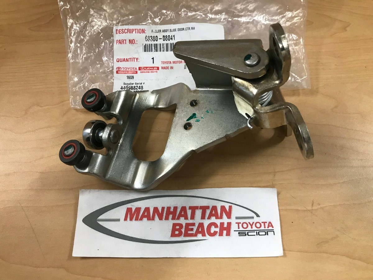 11-20 SIENNA RIGHT SIDE SLIDING DOOR HINGE RIGHT CENTER 68380