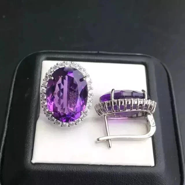 Aretes con halo de amatista de corte ovalado de 3 quilates enchapados en oro blanco de 14 quilates Foto 2 de 4