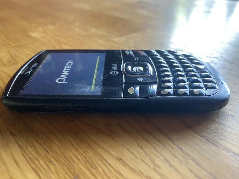 Pantech Link 2 P5000 Keyboard Phone AT&T, 2011, Tested and Working - Image 2 of 4