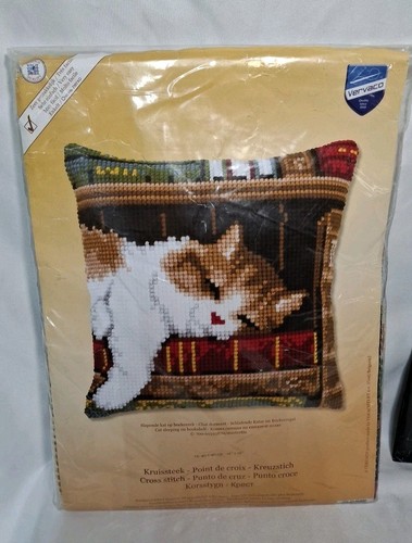 Vervaco gestempelt Kreuzstich Kit Kissen Katze schläft auf Bücherregal, Zum Selbermachen - Bild 1 von 6