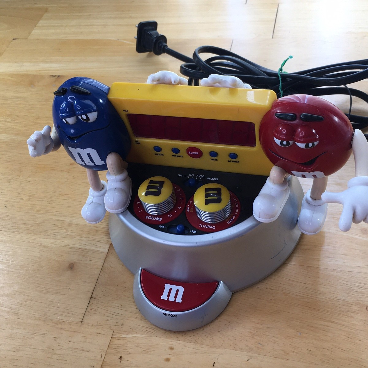 ◆M&M◆ Amazon.com - M&M'S LA-Z-BOY Dispenser - M M Candy Dispenser