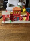 VINTAGE Fisher Price Little People Play Family Village Theater 1973
