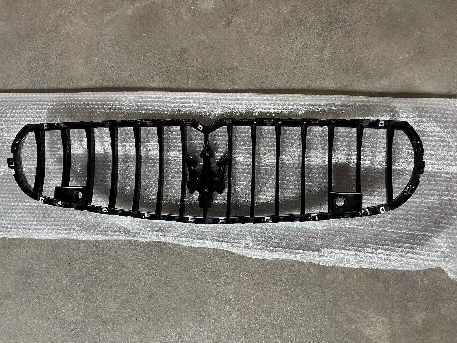 2014-2016 Maserati Quattroporte Front Bumper Radiator Grille Chrome New 