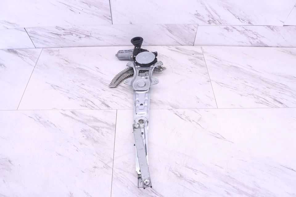 15-20 INFINITI Q50 MONTAJE REGULADOR MOTOR VENTANA LADO CONDUCTOR TRASERO IZQUIERDO OEM Foto 2 de 4