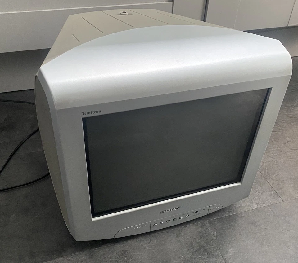 Sony Trinitron KV-14LT1U 14" TV & Remote in Silver for Retro Gaming Enthusiasts - Image 3 of 4