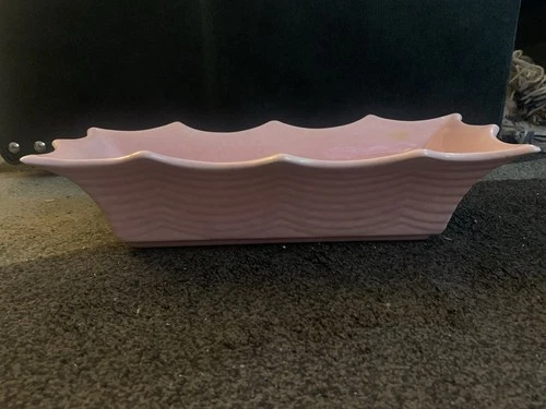 VTG Pink Speckled Hull Art Pottery Planter With Wavy Edge And Textured Ripple