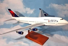 Executive Series Mahogany Delta Airlines Boeing 747-451 1:100 Scale LARGE MODEL