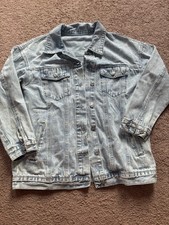 Light Wash Jean Jacket With Pockets Woman  s Size Medium