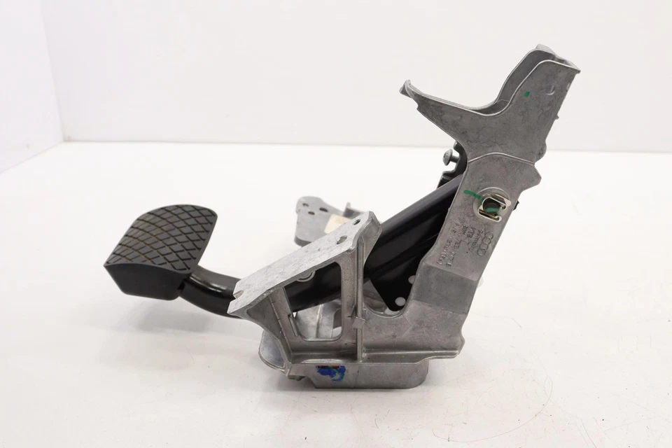 AUDI Q5 2018-2025 PEDAL DE FRENO OEM 80B723031 Foto 2 de 4