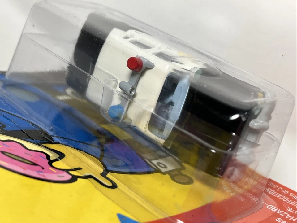 Johnny Lightning The Simpsons Chief Wiggum’s Police Cruiser On Sealed Card - Image 4 of 4