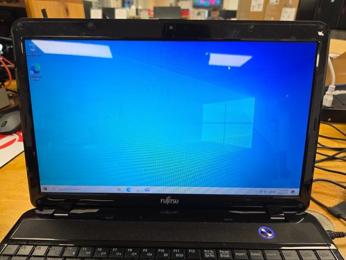 Fujitsu Lifebook AH531 Laptop 15.6" Intel i5-2410M, 4GB RAM, 240GB SSD, Win 10 - Afbeelding 5 van 16