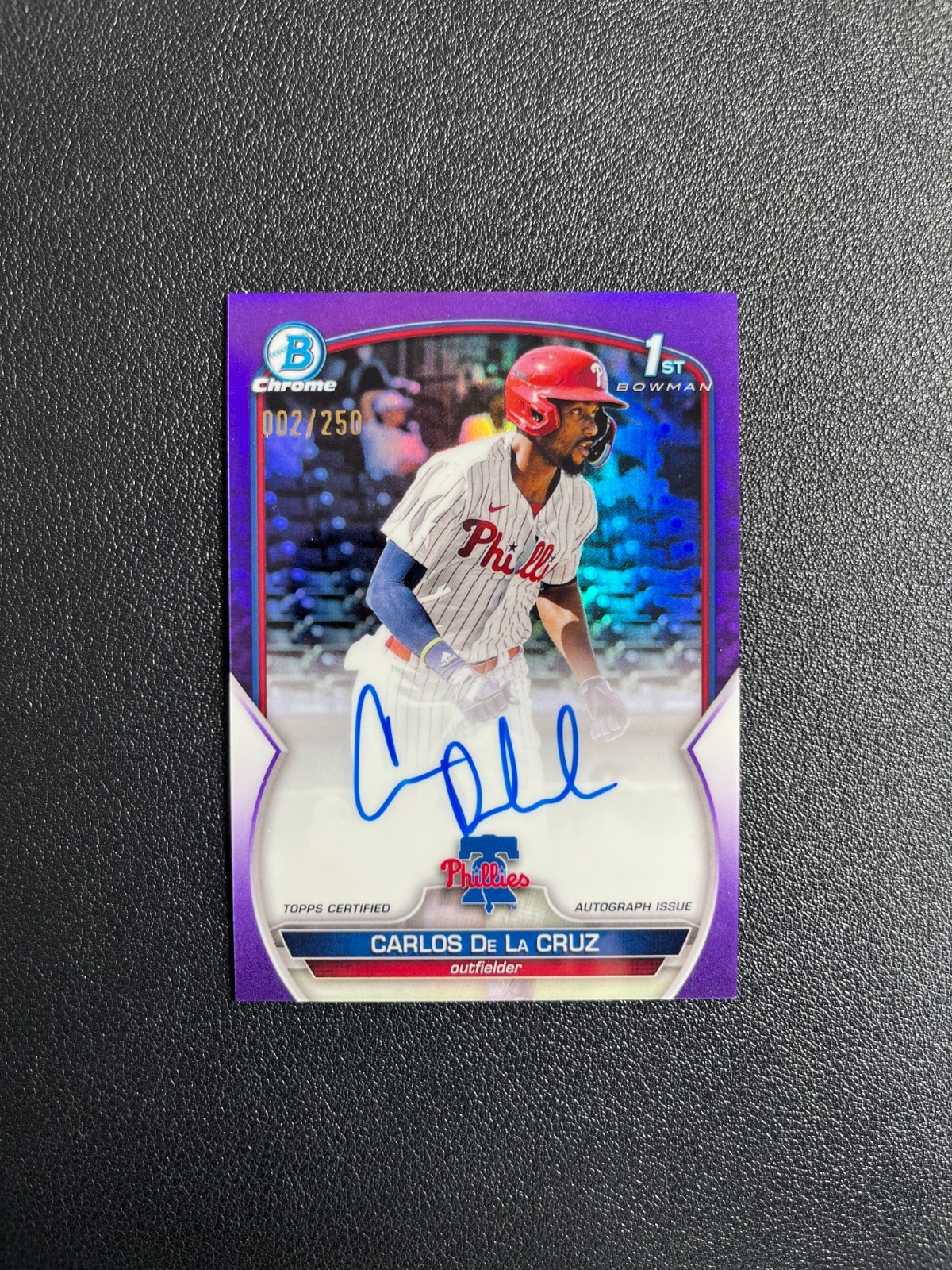 2023 Bowman Chrome Carlos De La Cruz 1st Auto Purple Refractor 002/250 BJGZ