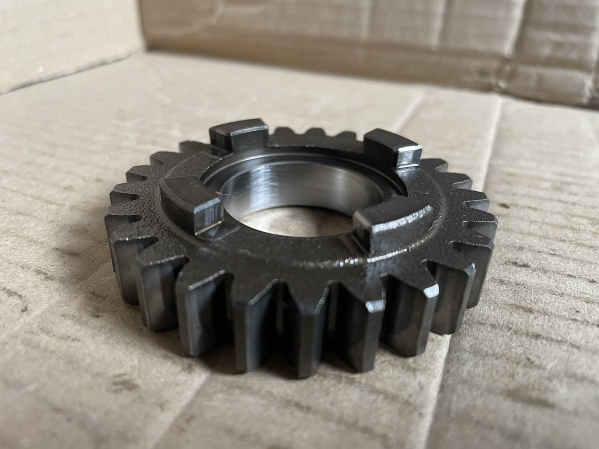 Suzuki GSXR750 SRAD 6th gear drive 24261-33E50-000 Input shaft 96