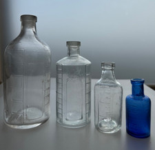 Set 4 bottiglie medicinali giapponesi vintage epoca Showa vetro trasparente e...