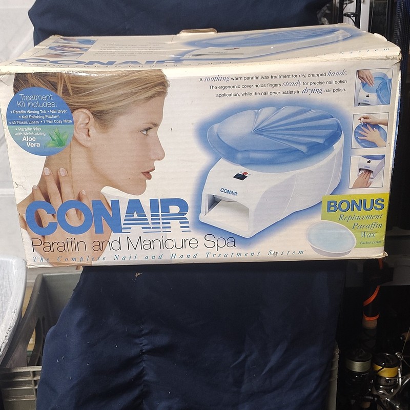 Conair Paraffin Spa PB5Q 16oz White/Blue Built-In Nail Dryer 150W