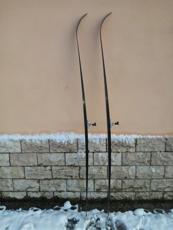 COPPIA SCI DA FONDO MARCA ROSSIGNOL BOREAL AR USATI IN BUONE CONDIZIONI - Immagine 3 di 4