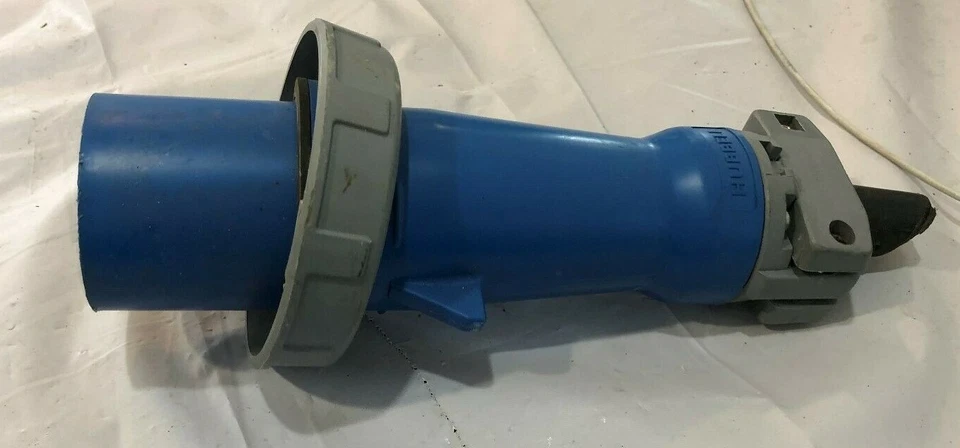 Conector hermético macho monofásico Hubbell 363P6W 3 hilos 240V 63A Foto 4 de 4