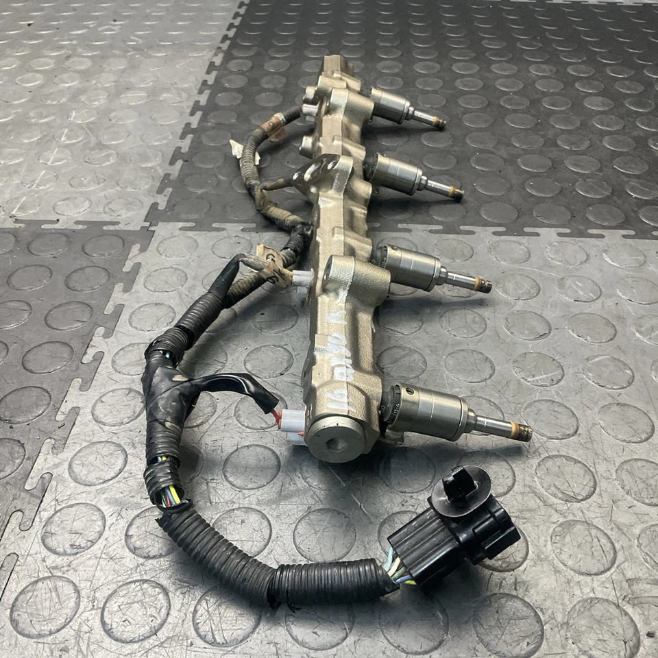 Infiniti QX80 2014-2019 línea de riel de combustible lado derecho derecho con conjunto de inyector de combustible OEM Foto 4 de 4