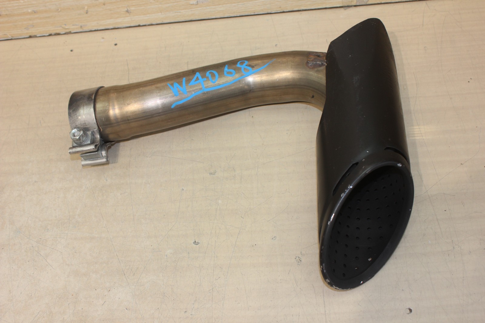 18-23 20 21 LAMBORGHINI URUS MUFFLER  EXHAUST TIP PIPE END MUFFLER OEM ALL 4 SET