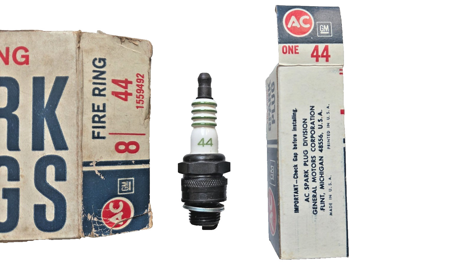 AC # 44 "Fire Ring" Spark Plugs NOS Set of 8 Original with 4 Equal Green Rings