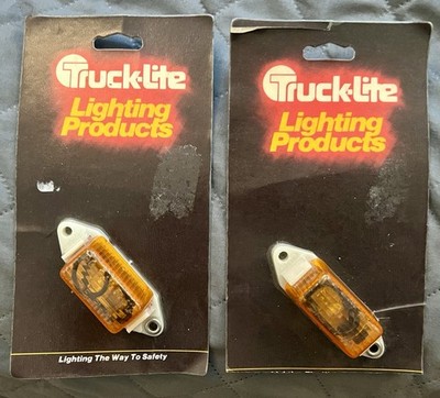2 Truck-lite Lamp Lights Item # 26306Y1  FREE SHIPN     l k