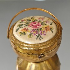 KIGU Petit Point Needlepoint Flower Basket BOUQUET Powder Compact w/Pad+Insert