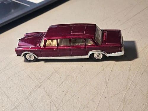 VINTAGE CORGI TOYS 1:43  #247 MERCEDES BENZ 600 PULLMAN RED WORKING WIPERS  #2