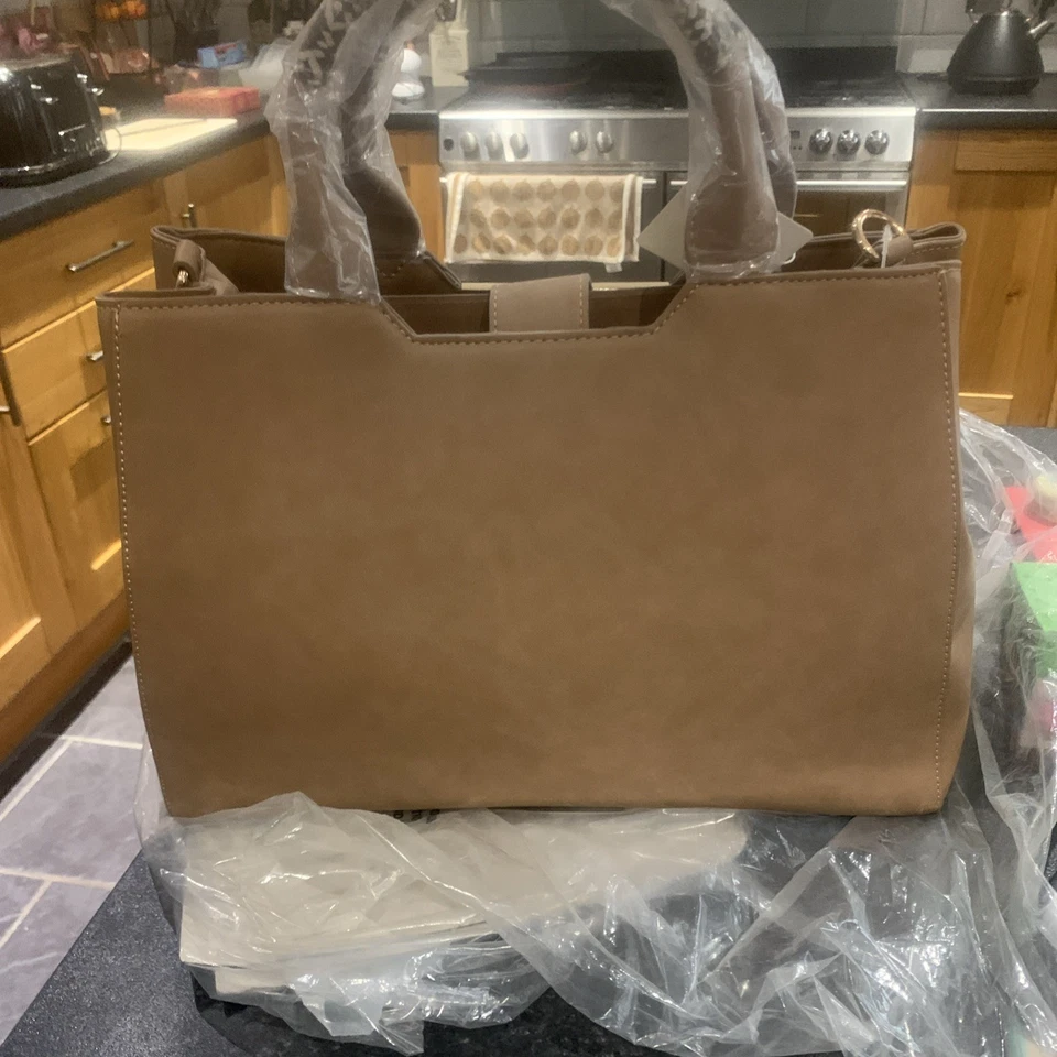 BRAND New Women’s Faux Leather Tote Bag New Look - Image 3 of 4