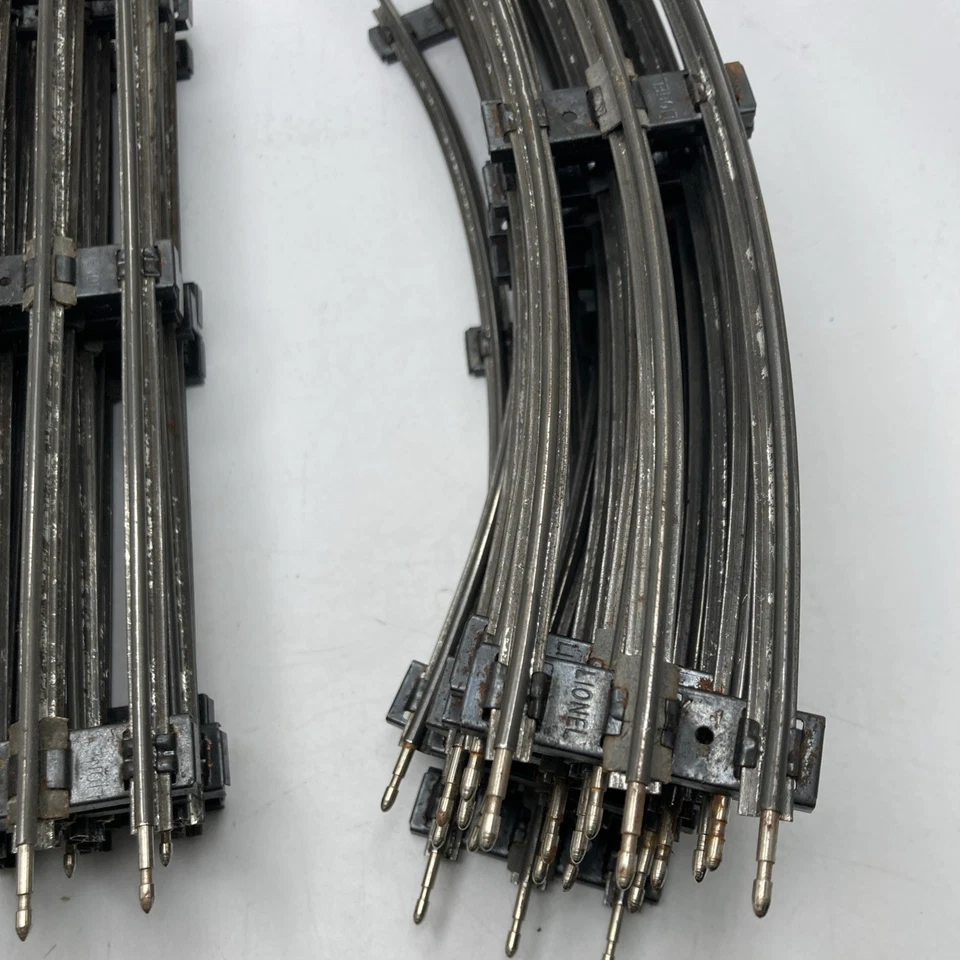 Lot of 17 O Gauge 3-Rail Metal Straight and Curved Track Sections. - Image 3 of 4