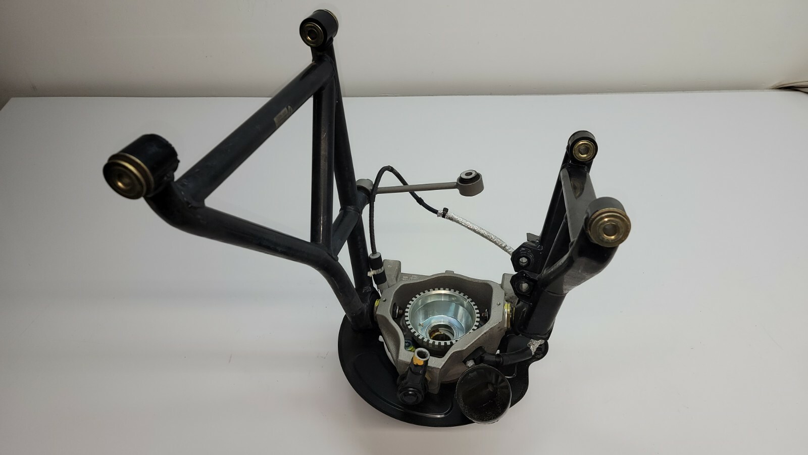 LAMBORGHINI MURCIELAGO LP640 FRONT LEFT DRIVER SIDE SUSPENSION ARM HUB ASSEMBLY 