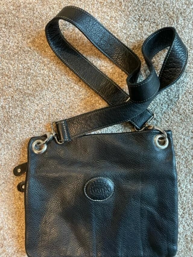 Roots Village black leather crossbody purse Gem