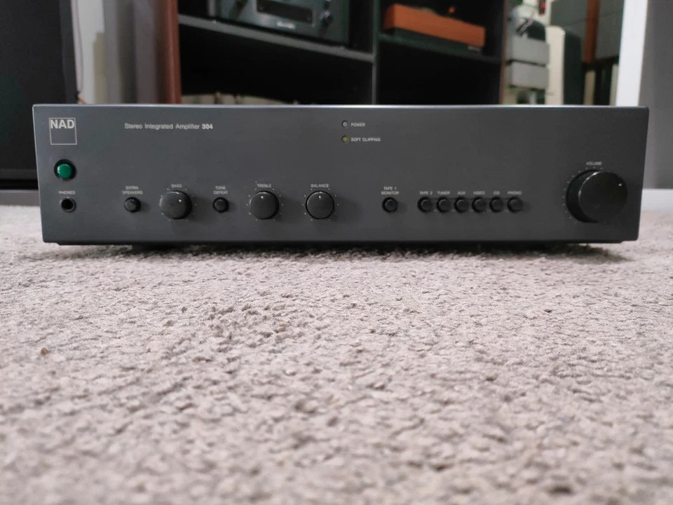 AMPLIFICATEUR VINTAGE NAD 304 INTÉGRÉ AVEC CARTE PHONO - Photo 2/4