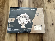 ROKR - Perpetual Calendar with Mechanical Gears LK201 Wood Self Assembly DIY Kit