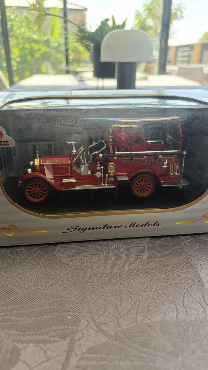 American LaFrance 1921 Pompiers Milwaukee – Signature Models 1/32 – Boîte