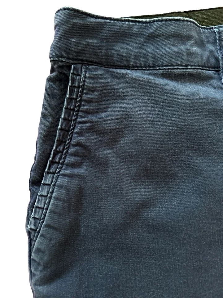 Pantalones Cortos Denim Lane Bryant Confort Cintura 4.5", Bolsillos con Volantes, Talla 26 Foto 3 de 4