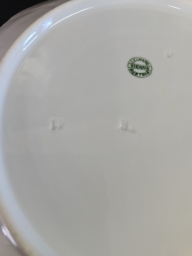 Vintage Signed Pink Roses Leaves plate beautiful white Leonard Vienne Austria - Picture 5 of 5