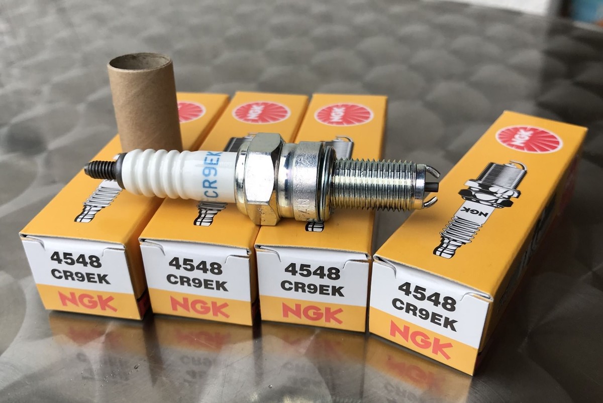 Jeu De 4 Bougies NGK CR9EK Pour Kawasaki ZRX 1100 (1997-2003) - Neuves
