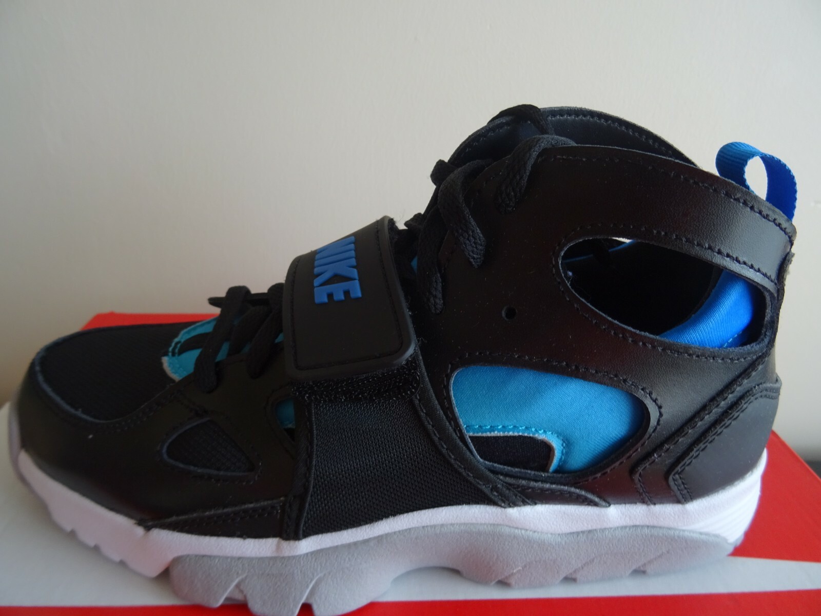 nike huarache size 5.5 uk