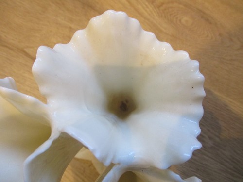 White Porcelain Ceramic 4 Lily fluted vase - Picture 10 of 24