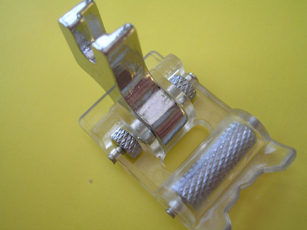 SEWING MACHINE ROLLER FOOT FITS BROTHER JANOME/NEWHOME TOYOTA SINGER LOW SHANK eBay