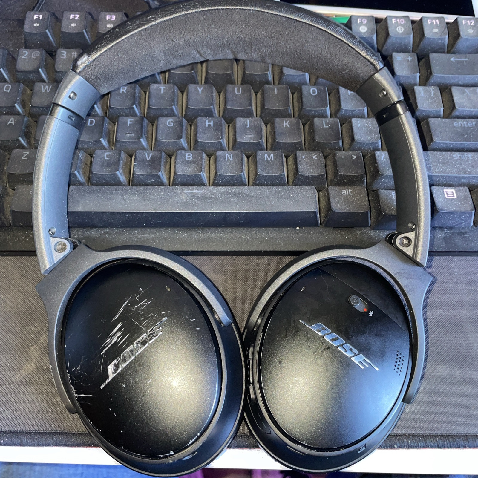 bose noise cancelling headphones qc35 Shows Wear Need Pads-image