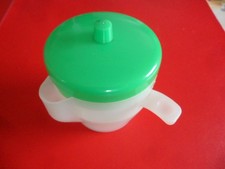 DDR Zuckerstreuer Pneumant aus Kunststoff grüner Deckel Vintage