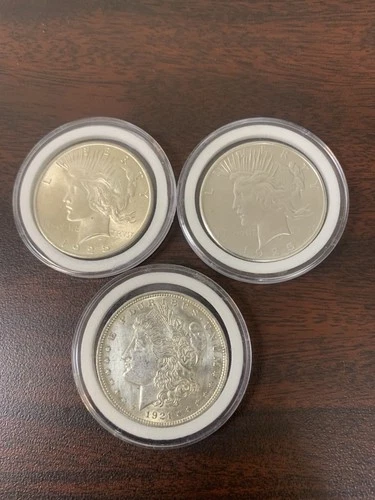 Morgan And Peace silver dollar Lot Of 3 MS Or AU