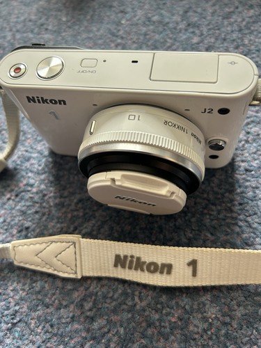 Nikon 1 J2 Camera c/w Nikon 1 Nikkor 10mm F2.8 Lens White Boxed Mint Condition - Picture 2 of 9