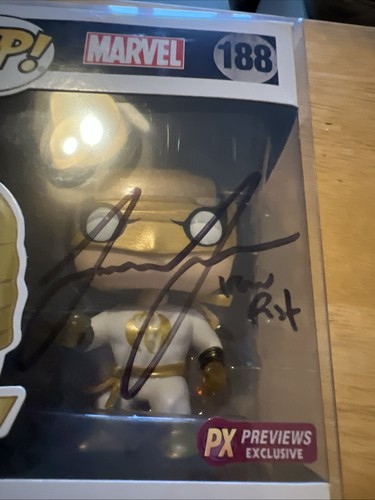 Funko Pop! Marvel: Iron Fist PX Previews Exclusive Signed By Finn Jones - Bild 2 von 7
