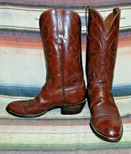 lucchese classics